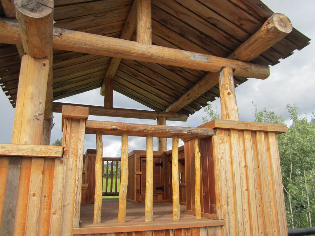 Ldr Lodge - Last Dollar Ranch Smithers Buitenkant foto